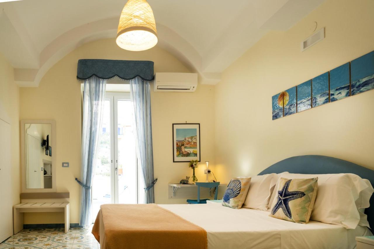 Libeccio - With Terrace And Sea View Apartment *